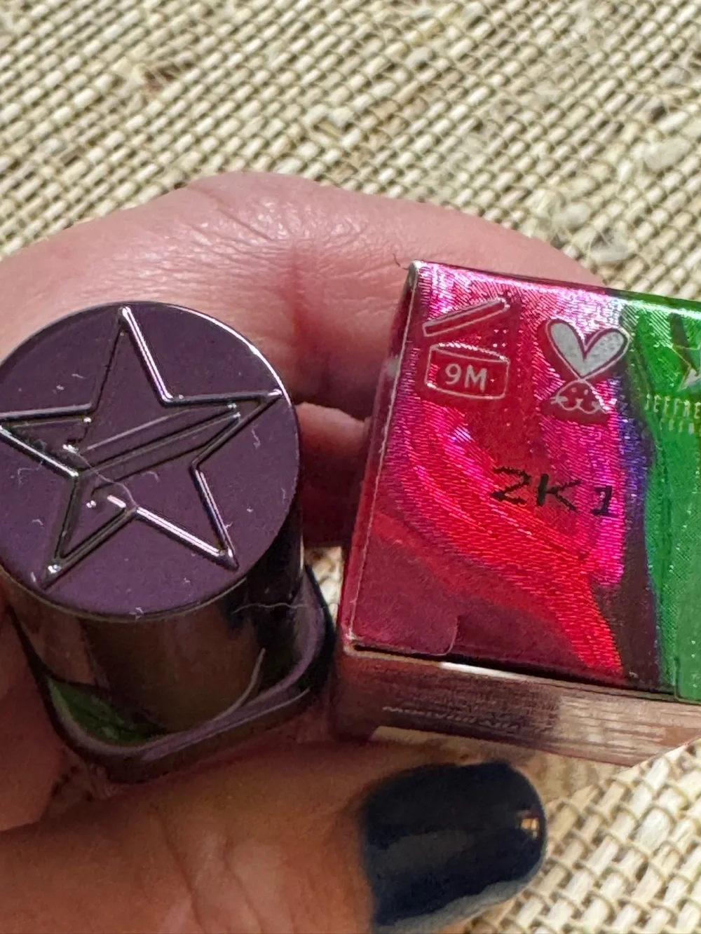 Jeffree Star Pink Tablet Liquid Eyeshadow - Matte Bubblegum Pink